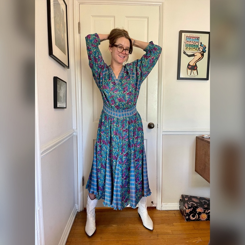 SOLD | 80s Vintage Diane Freis Bird Print Ruffle Dress - Picture 2 of 9